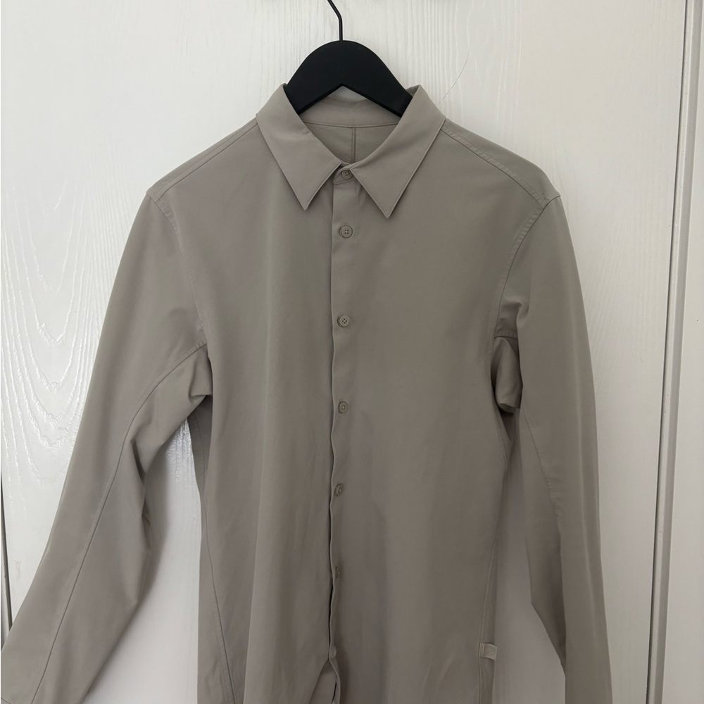 lululemon Men’s New Venture Button Down Long Sleeve Shirt, Slim* Rover Tan Beige